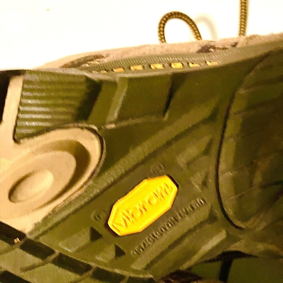 Size 11 Merrell Men’s Moab Hiking Shoe - Picture 3 of 6